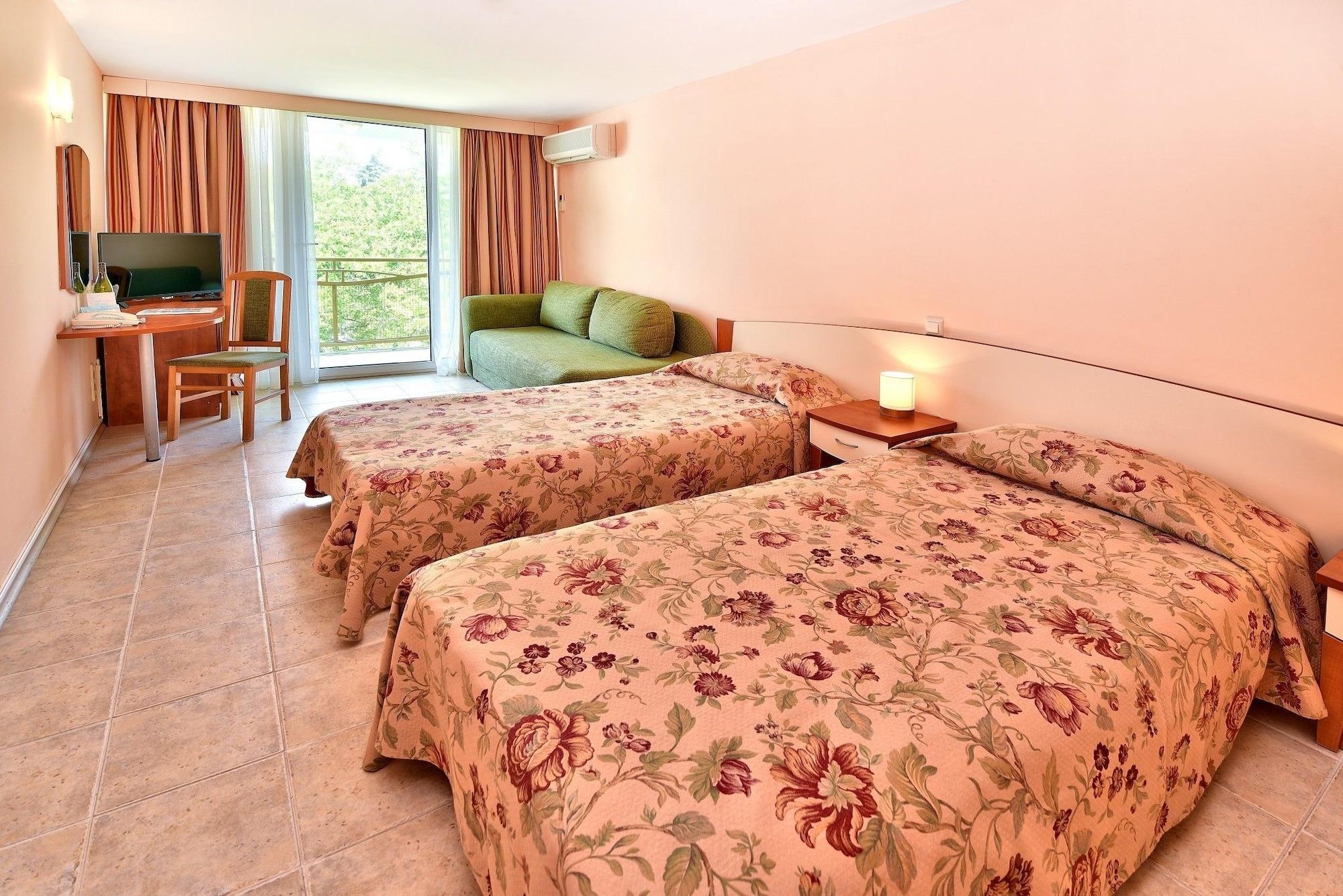 Hotel Malibu Albena Buitenkant foto
