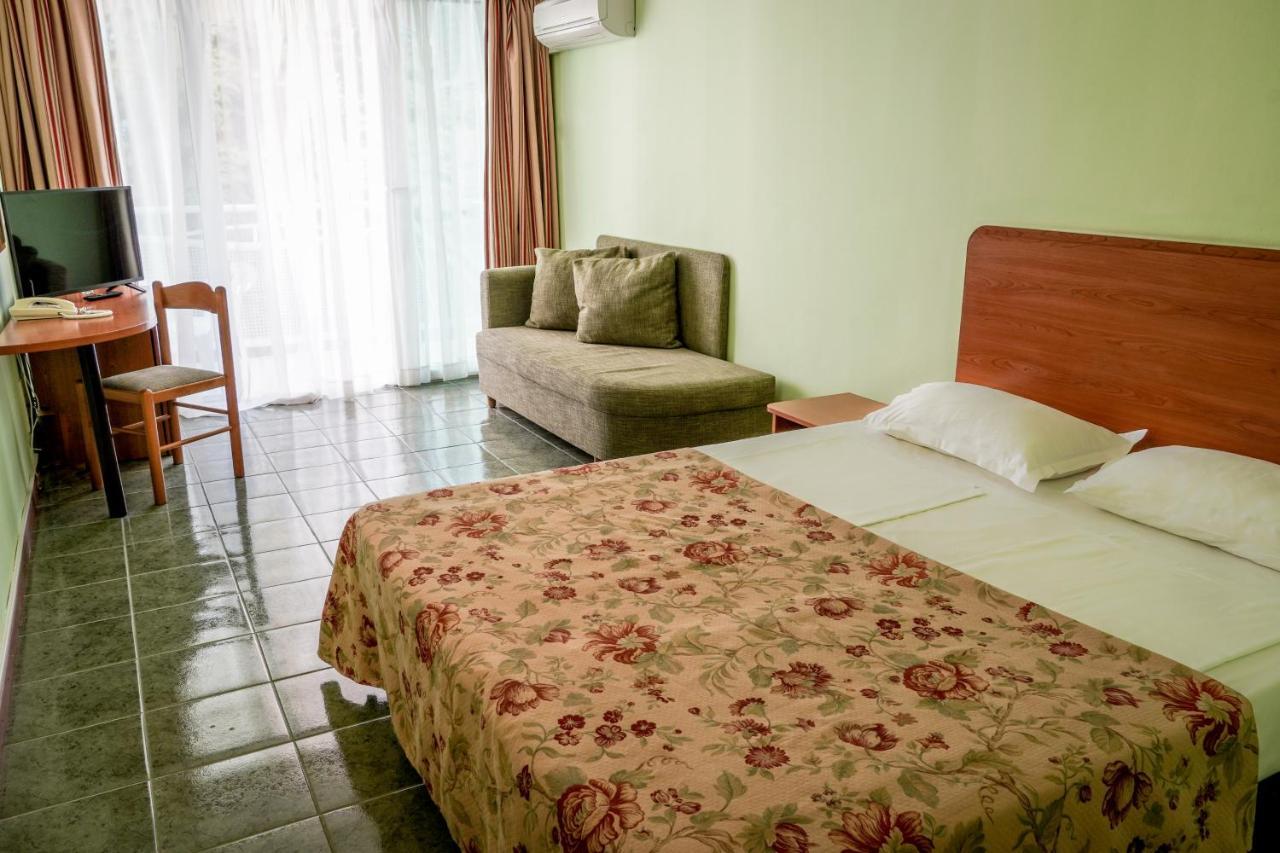 Hotel Malibu Albena Buitenkant foto
