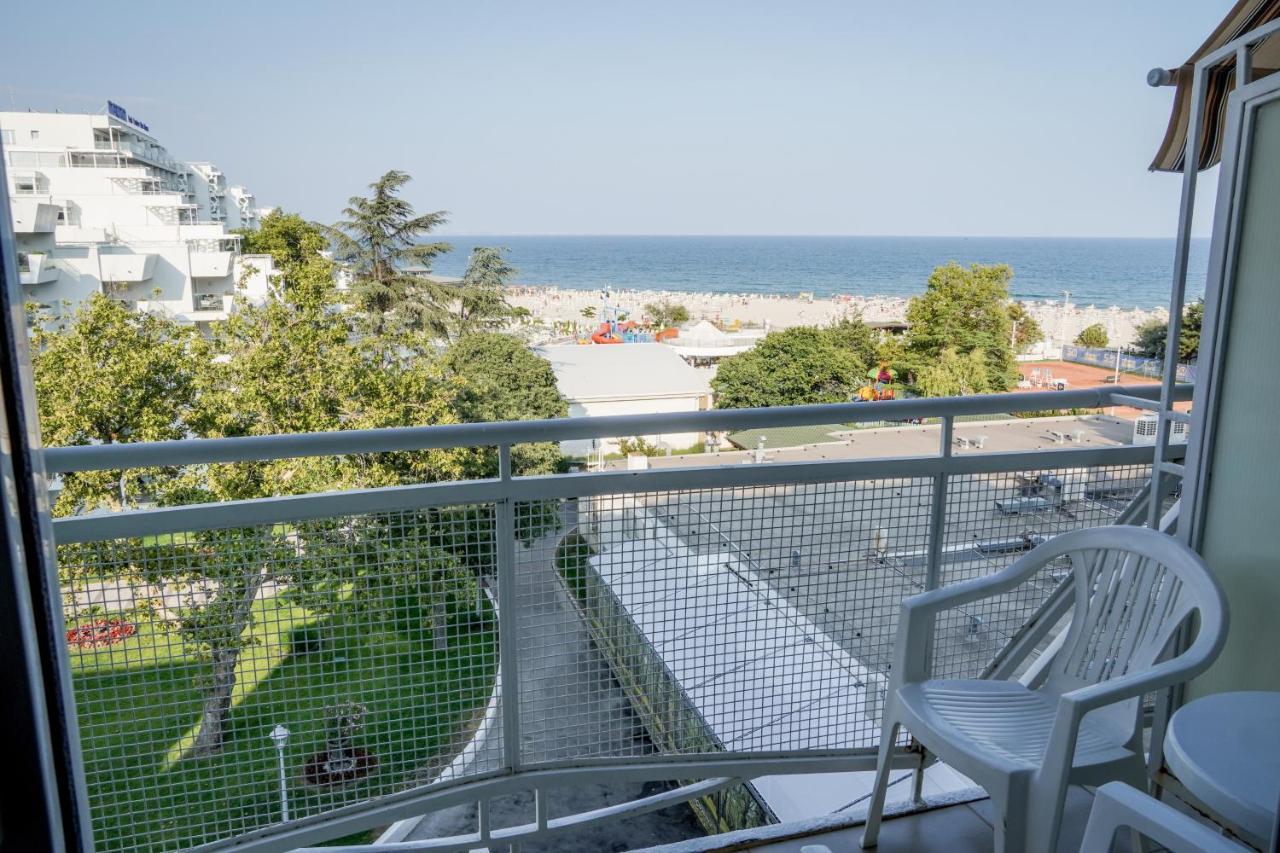 Hotel Malibu Albena Buitenkant foto