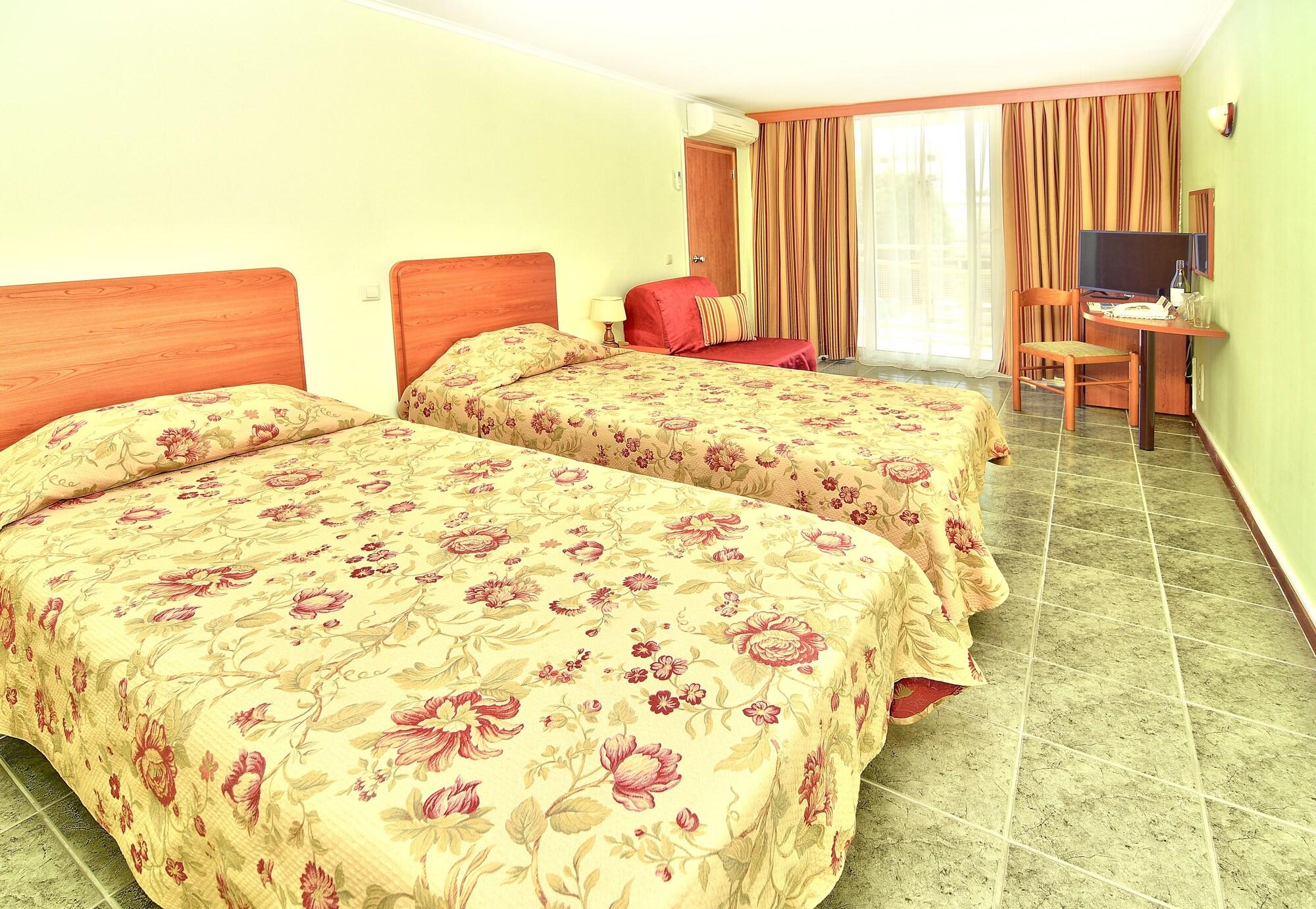 Hotel Malibu Albena Buitenkant foto