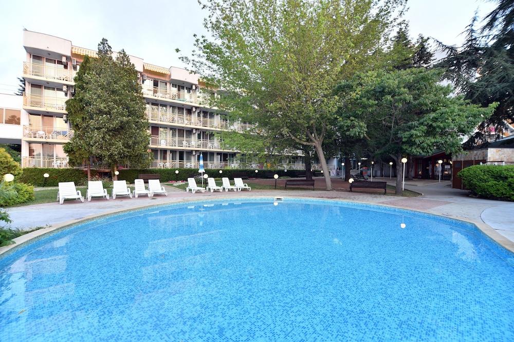 Hotel Malibu Albena Buitenkant foto