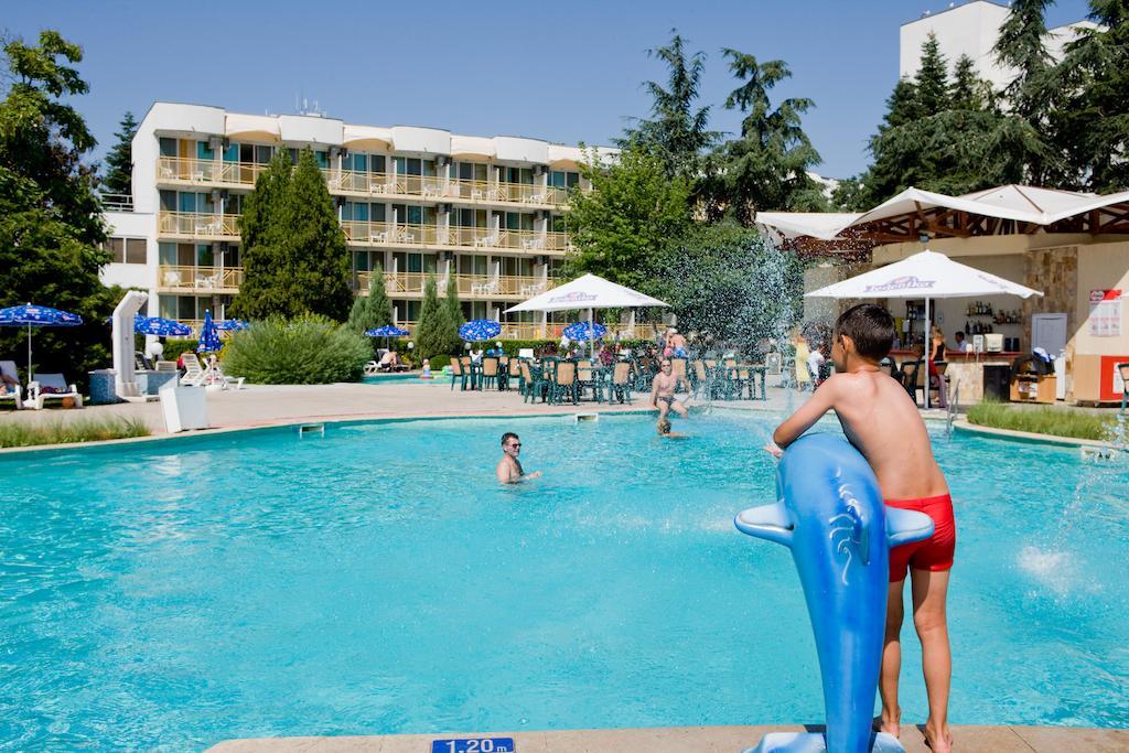 Hotel Malibu Albena Buitenkant foto