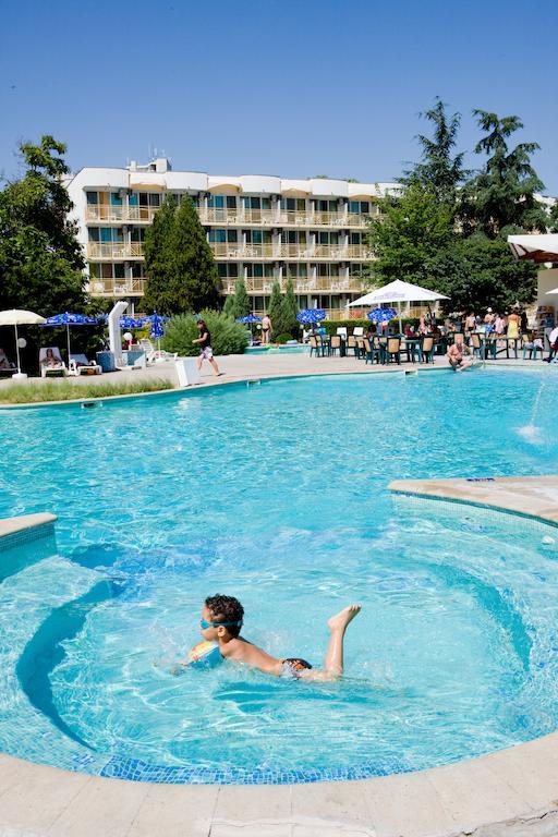 Hotel Malibu Albena Buitenkant foto